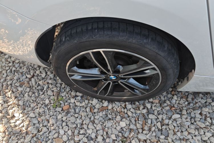 宝马1系 2023款 120i M运动版车身外观6008