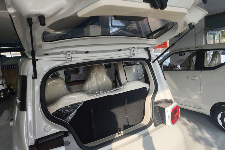 五菱汽车 宏光MINIEV 2024款 第三代 215km 青春版机舱底盘23