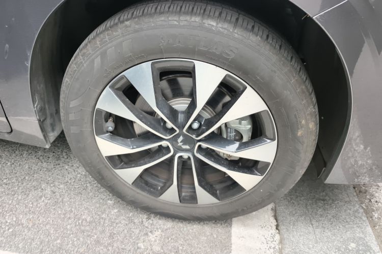 五菱汽车 五菱佳辰 2023款 2.0L DHT旗舰型车身外观10