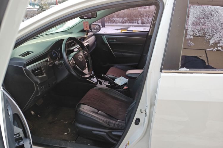 丰田 卡罗拉 2016款 双擎 1.8L E-CVT豪华版中控内饰19