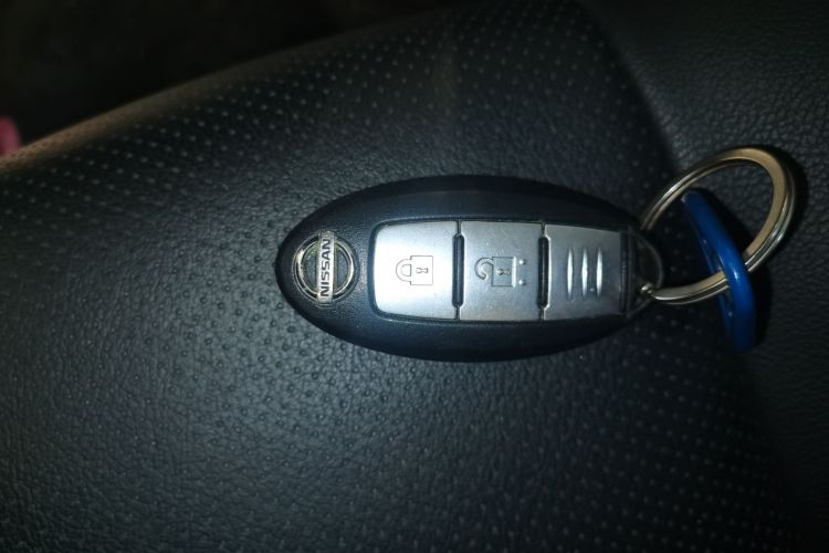 日产 奇骏 2015款 2.0L CVT舒适MAX版 2WD中控内饰7001