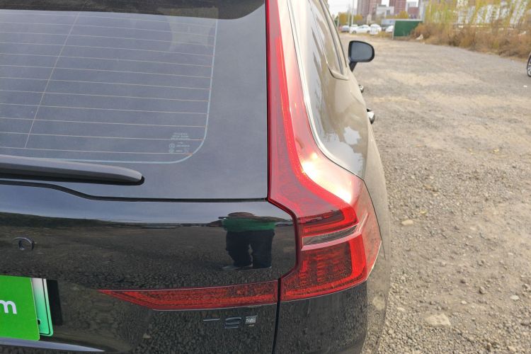 沃尔沃XC60新能源 2026款 插电式混动 长续航四驱智远极夜黑版车身外观9