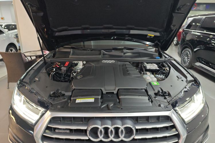 奥迪Q7 2019款 45 TFSI 舒适型机舱底盘24