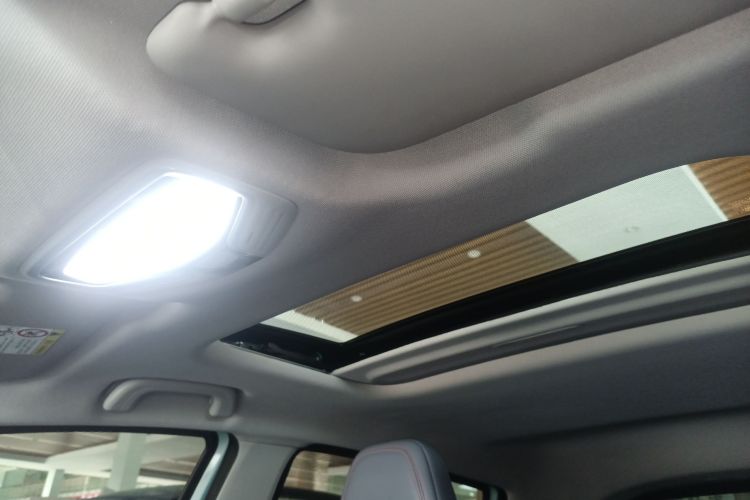 吉利几何E萤火虫 2022款 401KM 霹雳虎 4座中控内饰22