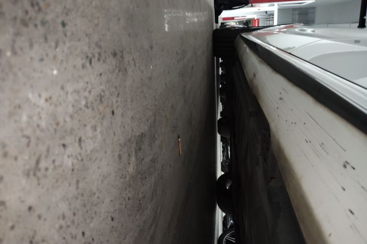 奔驰E级 2019款 E 300 L 运动豪华型局部细节9002