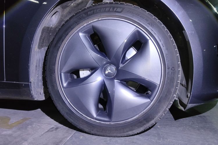 特斯拉 Model 3 2019款 标准续航后驱升级版车身外观10