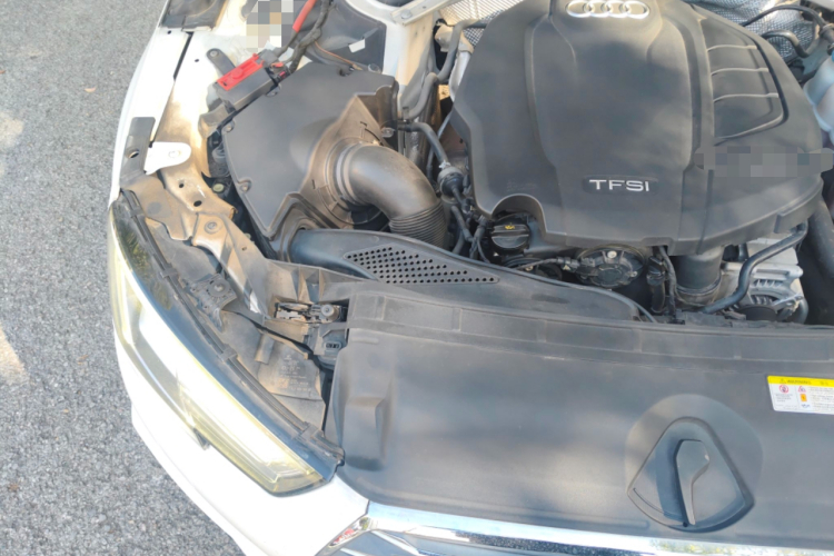 奥迪A4L 2018款 30周年年型 45 TFSI quattro 个性运动版局部细节9006