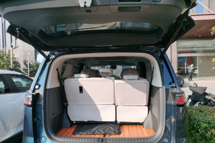 岚图汽车 岚图梦想家 2025款 PHEV 四驱旗舰鲲鹏版局部细节23