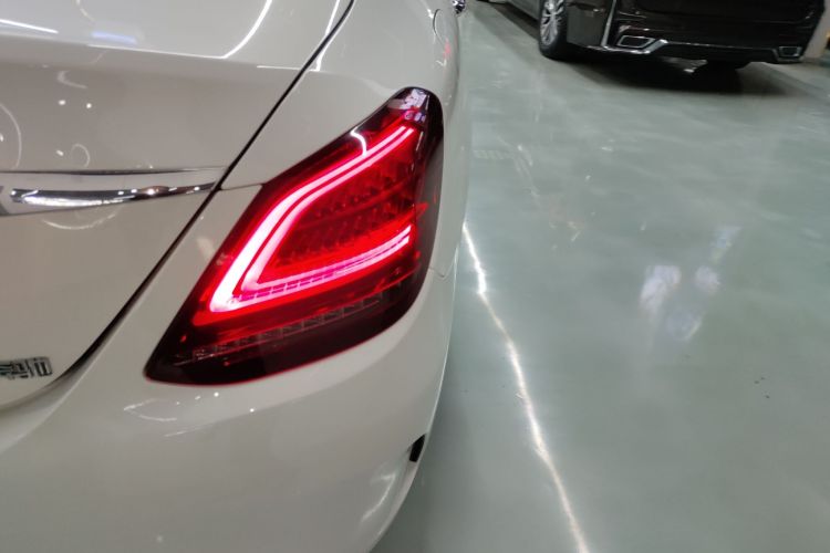 奔驰C级 2019款 C 260 L 运动版车身外观9