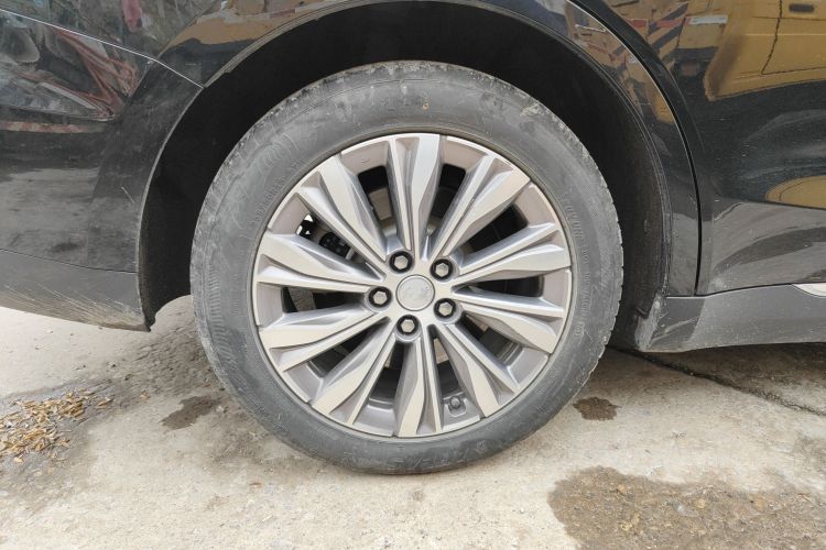 红旗E-QM5 2022款 431km 充电乐享版车身外观6008