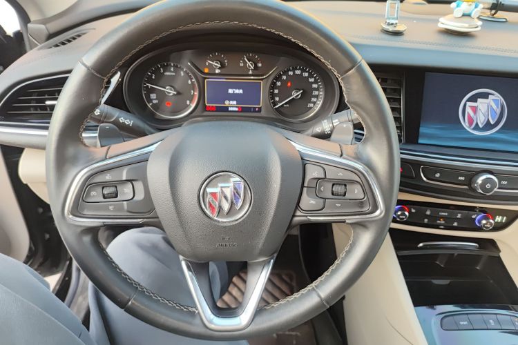 别克 君威 2020款 552T 精英型中控内饰13