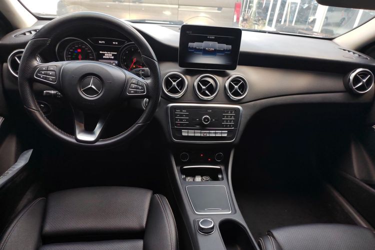 奔驰GLA 2018款 GLA 200 动感型中控内饰7002