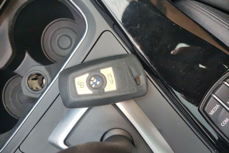 宝马3系GT 2020款 320i M运动套装中控内饰7001