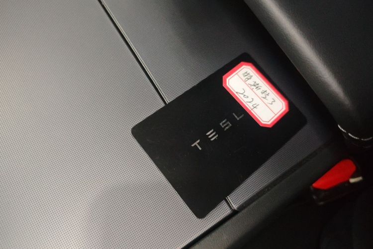 特斯拉 Model 3 2023款 后轮驱动版中控内饰11