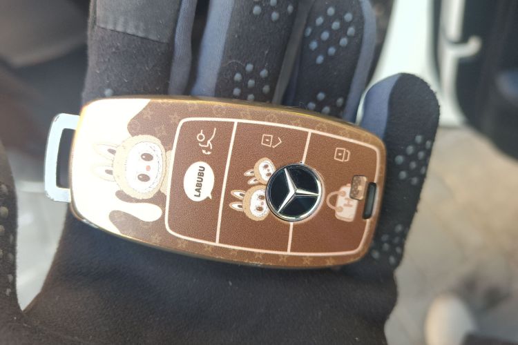 奔驰E级 2018款 E 300 L 运动时尚型中控内饰11