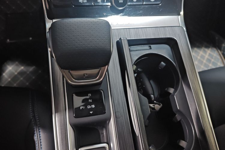 荣威RX5 2025款 PLUS 330TGI 自动领潮智惠版中控内饰18