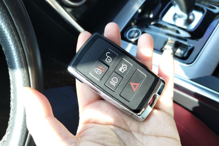 捷豹XEL 2021款 2.0T 250PS R-DYNAMIC S进取运动版中控内饰7001