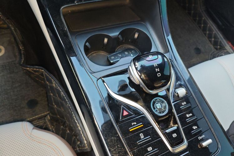 比亚迪 秦PLUS 2024款 荣耀版 DM-i 55KM领先型中控内饰18