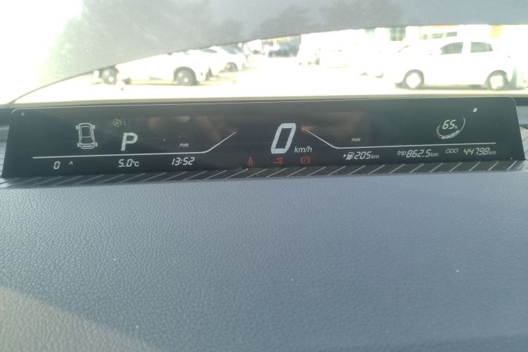 哪吒汽车 哪吒V 2022款 潮 300 Lite 磷酸铁锂中控内饰14