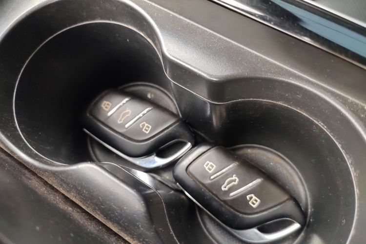 飞凡汽车 飞凡ER6 2021款 新动版 620km 智享版中控内饰11