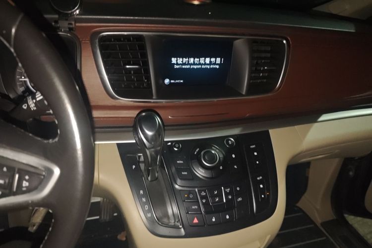 别克GL8 2017款 25S 豪华型 国V中控内饰16