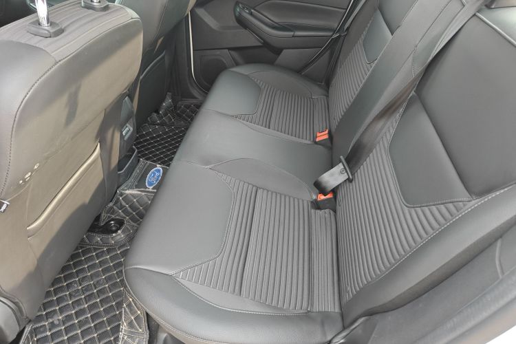 福特 福克斯 2018款 三厢经典 1.6L 自动风尚型智行版中控内饰21