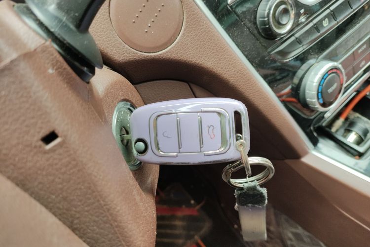 猎豹汽车 猎豹CS10 2017款 2.0T 手动风尚型中控内饰11