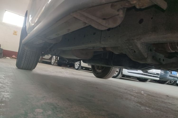 丰田 普拉多 2016款 2.7L 自动标准版局部细节9001