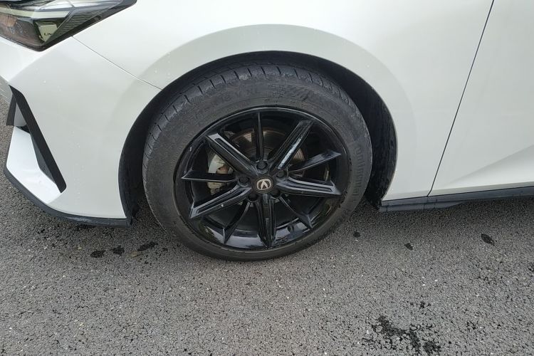 长安UNI-V 2022款 1.5T 尊贵型车身外观6007