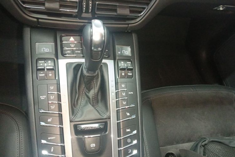 保时捷 2018款 Macan 2.0T中控内饰18