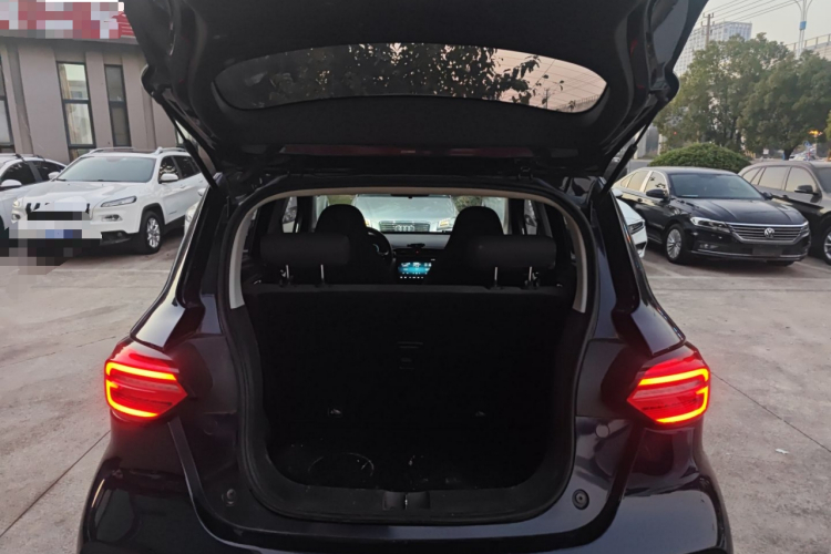 零跑汽车 零跑T03 2021款 400轻享版 三元锂机舱底盘23