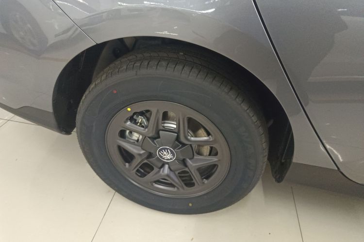 比亚迪 秦PLUS 2025款 DM-i 智驾版 55KM领先型车身外观6008