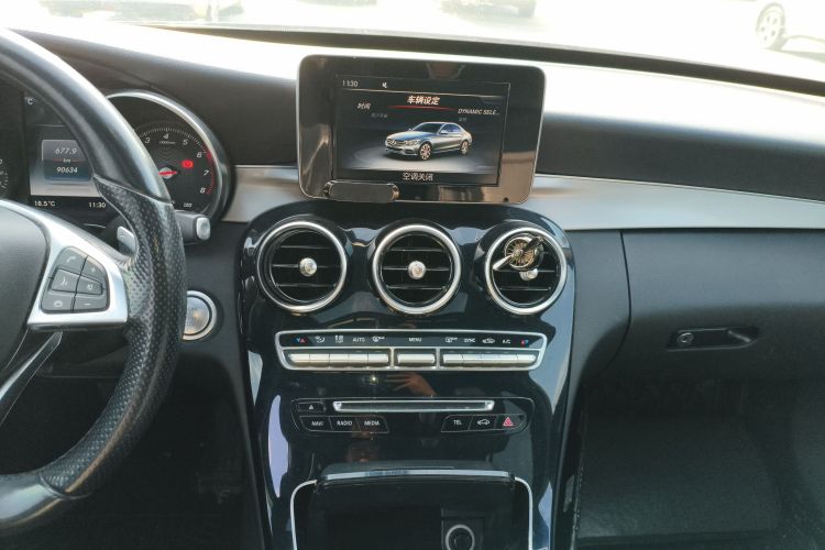奔驰C级 2016款 C 200 运动版中控内饰16