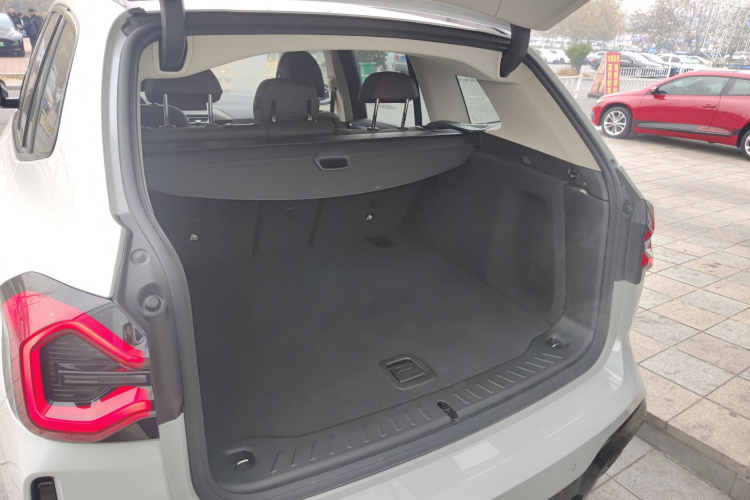 宝马X3 2022款 xDrive30i 领先型 M曜夜套装机舱底盘23