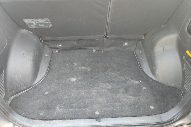 奇瑞 瑞虎3 2016款 1.6L 手动智尚版机舱底盘23