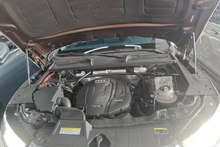 奥迪Q5L 2018款 45 TFSI 尊享时尚型 国V机舱底盘24