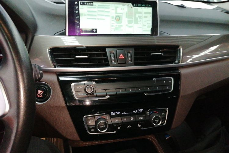 宝马X1 2019款 xDrive20Li 尊享型中控内饰16