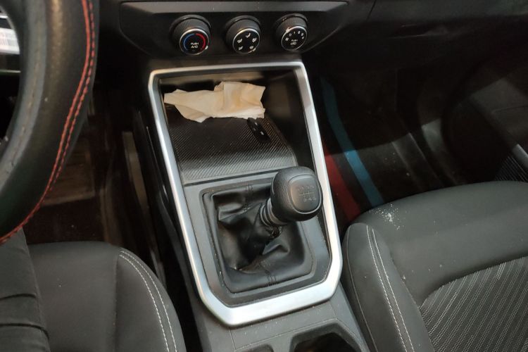 五菱汽车 五菱星驰 2022款 1.5L 手动自由型中控内饰18