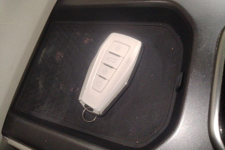 吉利汽车 吉利icon 2023款 1.5TD 巧克力醇巧版中控内饰7001