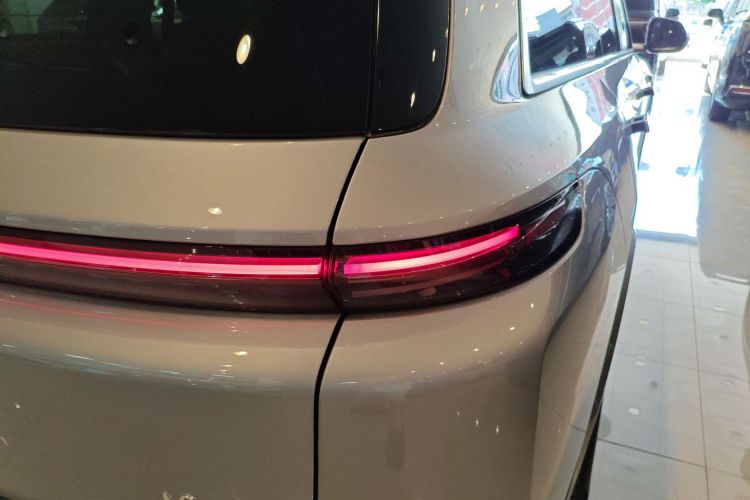 理想汽车 理想L8 2023款 Pro车身外观9