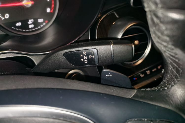 奔驰GLC 2018款 改款 GLC 260 4MATIC 动感型中控内饰18