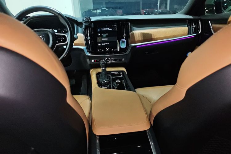 沃尔沃S90 2019款 T5 智远版中控内饰16
