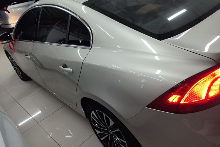 沃尔沃S60 2019款 S60L T5 智远版车身外观4