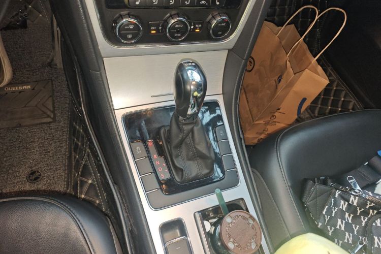 大众 帕萨特 2015款 1.8TSI DSG尊荣版中控内饰18