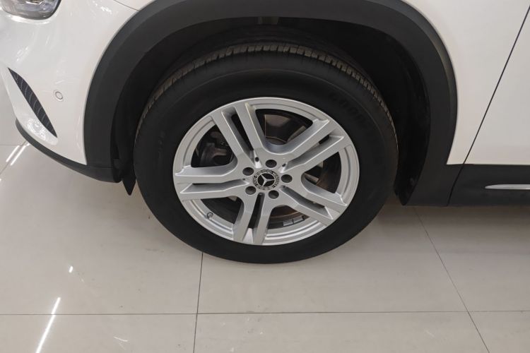 奔驰GLB 2023款 GLB 220 动感型车身外观6007