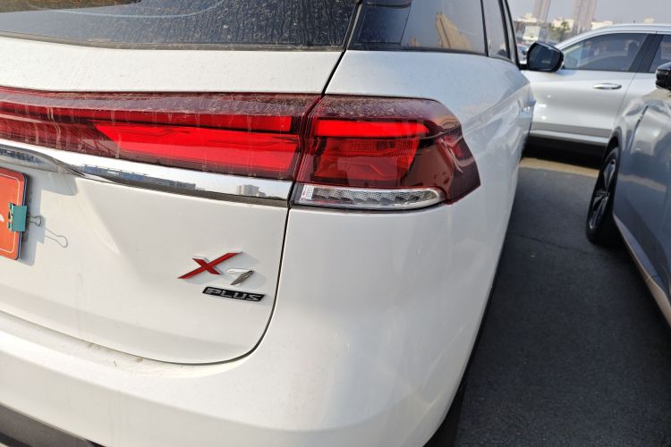 长安X7 PLUS 2024款 1.5T 自动尊崇型 7座车身外观9