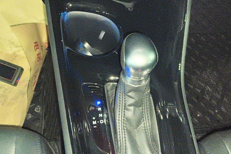 丰田C-HR 2020款 2.0L 领先版中控内饰18