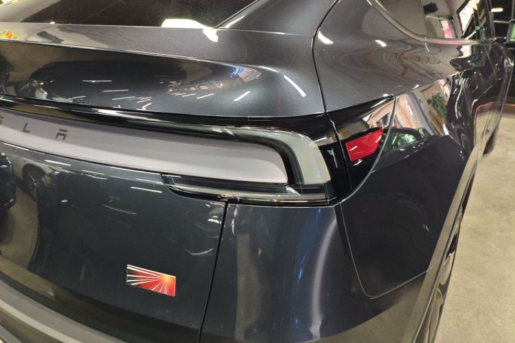 特斯拉 Model Y 2025款 后轮驱动 首发版车身外观9