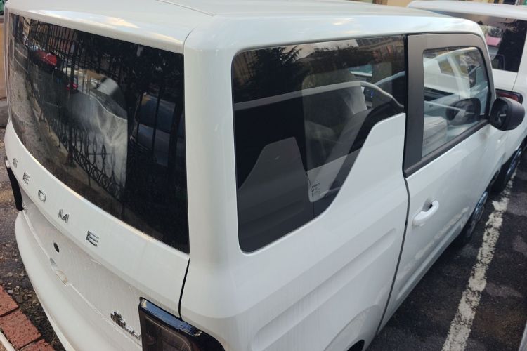 吉利银河 2024款 熊猫mini 200km 耐力熊车身外观7