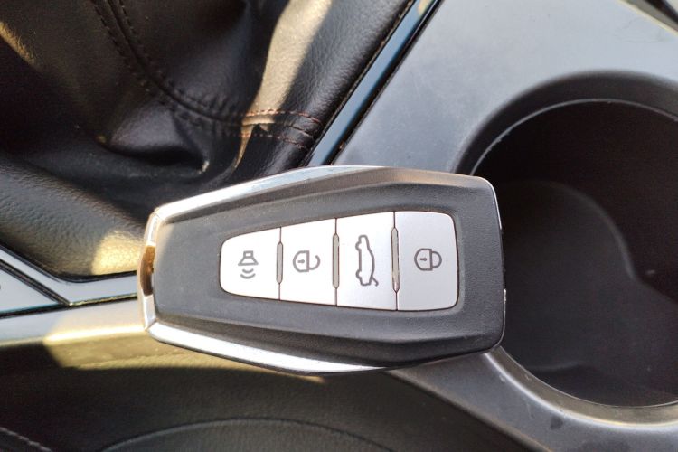 吉利汽车 帝豪 2021款 UP 1.5L 手动豪华型中控内饰7001